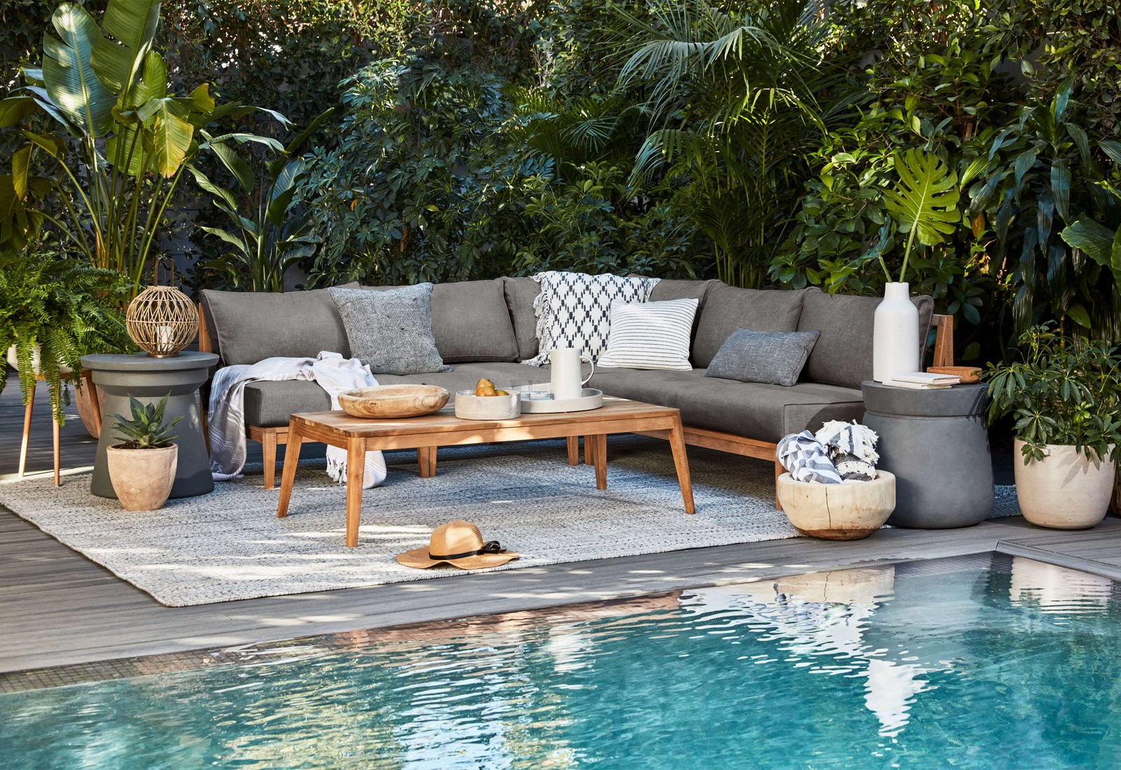 Concrete Outdoor Side Table - Classic - Image 6