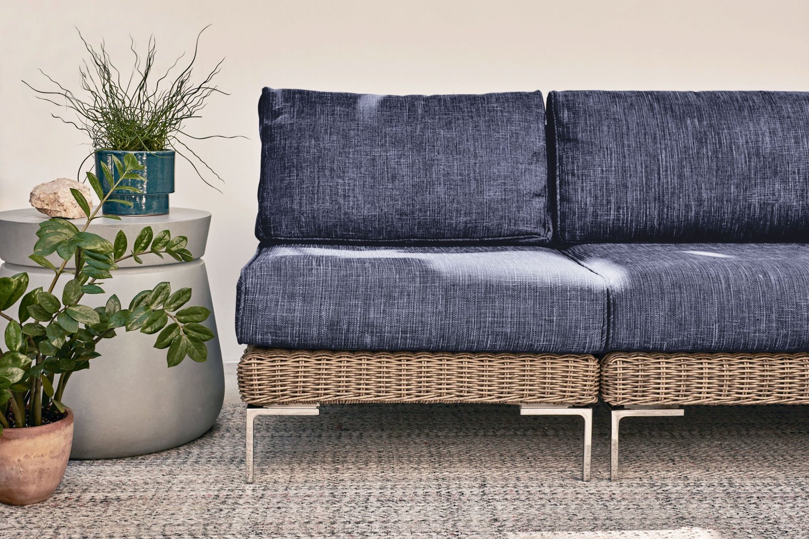 Brown Wicker Outdoor Loveseat (Experience Outer) - Image 23