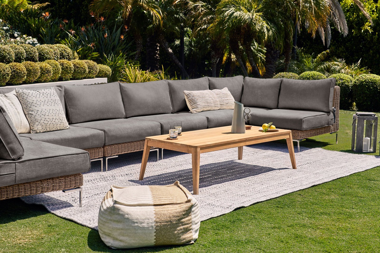 Brown Wicker Outdoor Loveseat (Experience Outer) - Image 28