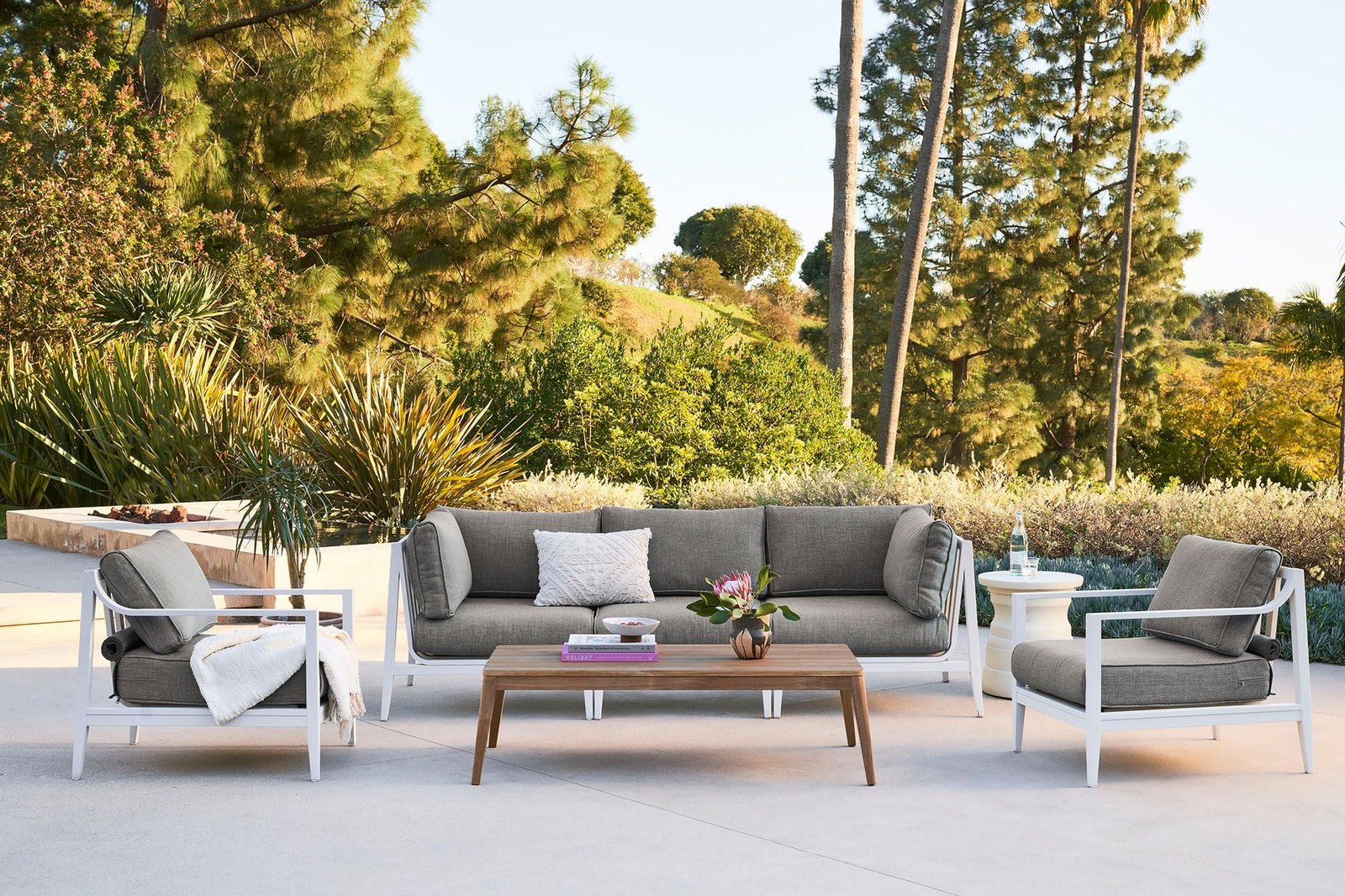 White Aluminum Outdoor Sofa with Armchairs - 6 Seat - Image 14